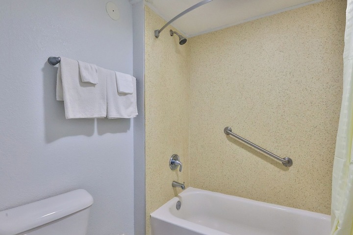 2 Double Beds (56 of 59)