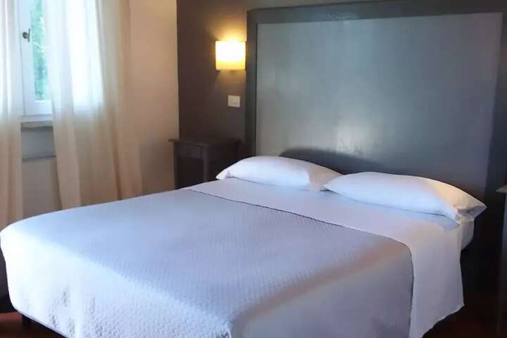 Room 5 of 48