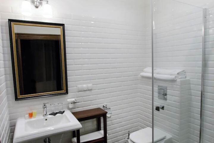 Room 10 of 17