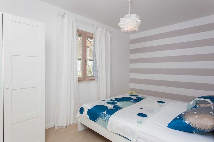 Room 14 of 66