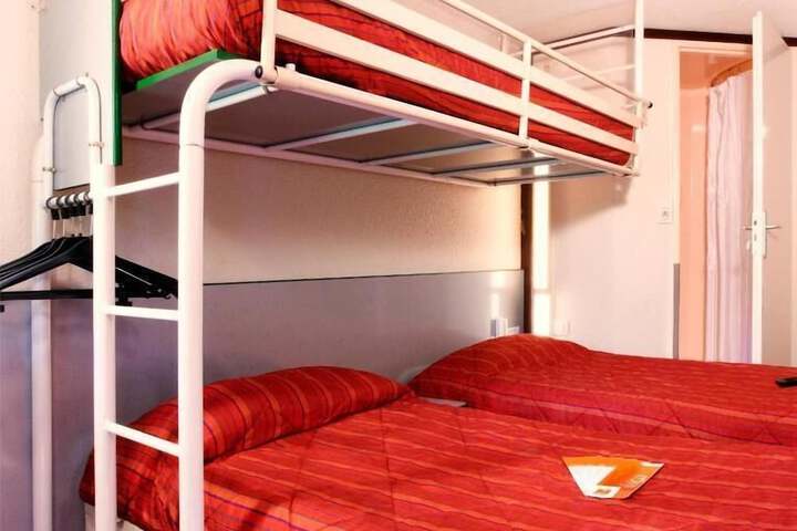 Room 6 of 25