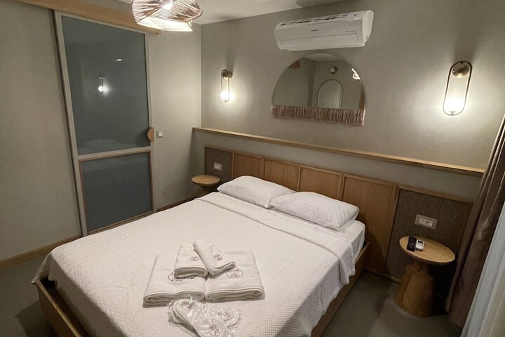 Room 14 of 64