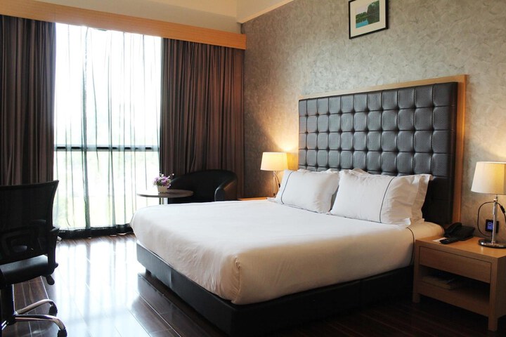 Room 18 of 48