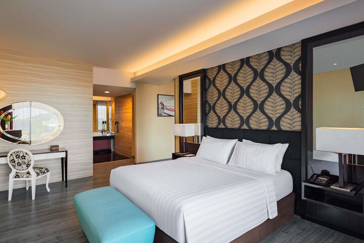 Room 6 of 27