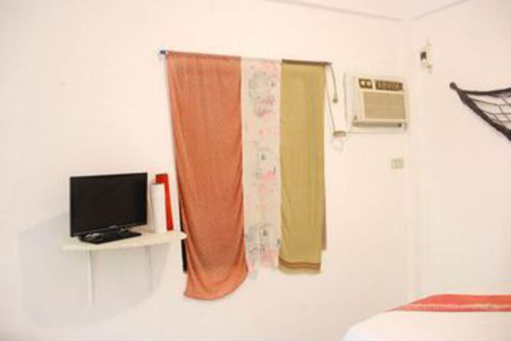 Room 8 of 32