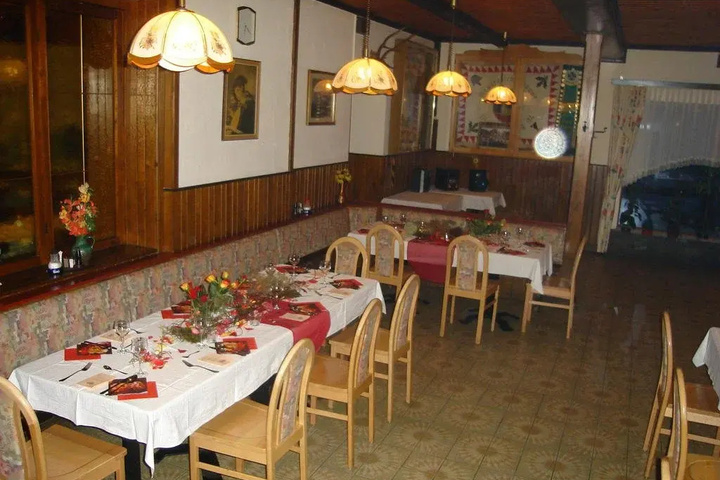 Dining 10 of 11