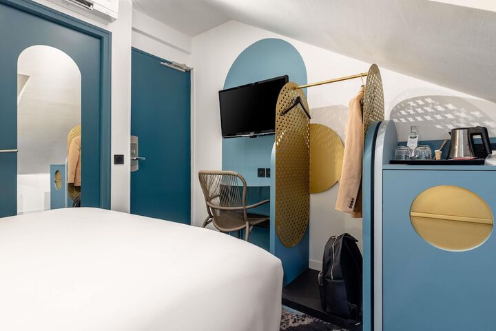 Room 11 of 74