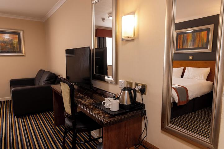 Room 5 of 27