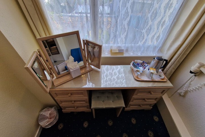 Room 12 of 36