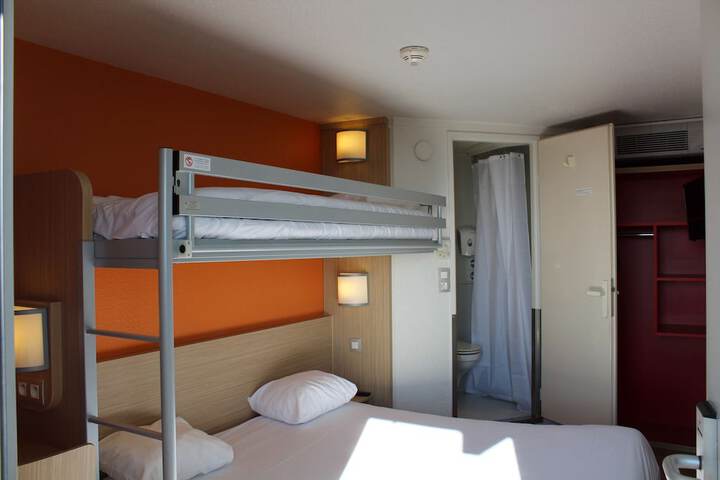 Room 2 of 37