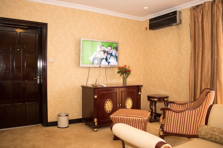 Room 6 of 78