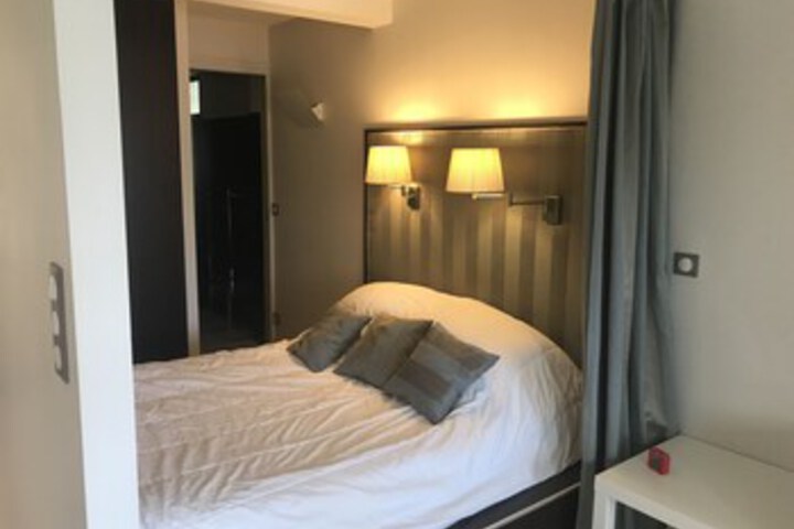 Room 17 of 18