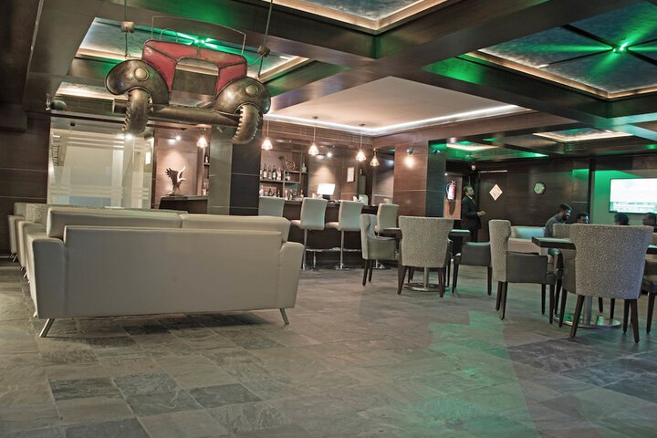 Lounge 35 of 57