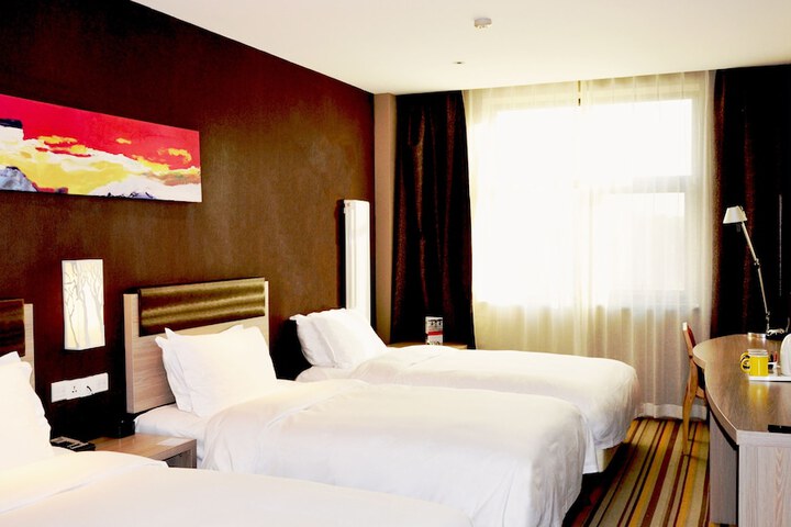Room 8 of 87