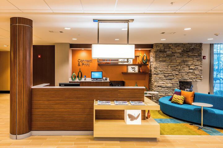 Lobby lounge