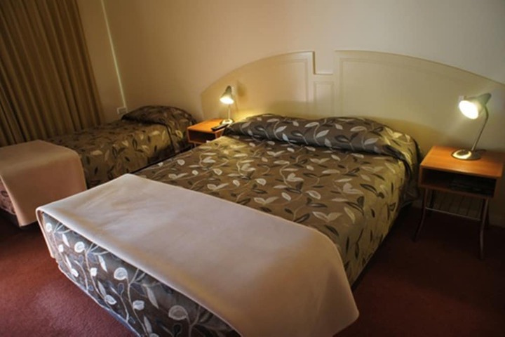 Room 4 of 93
