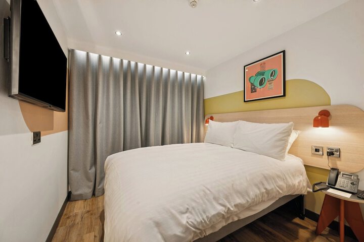 Room 6 of 47