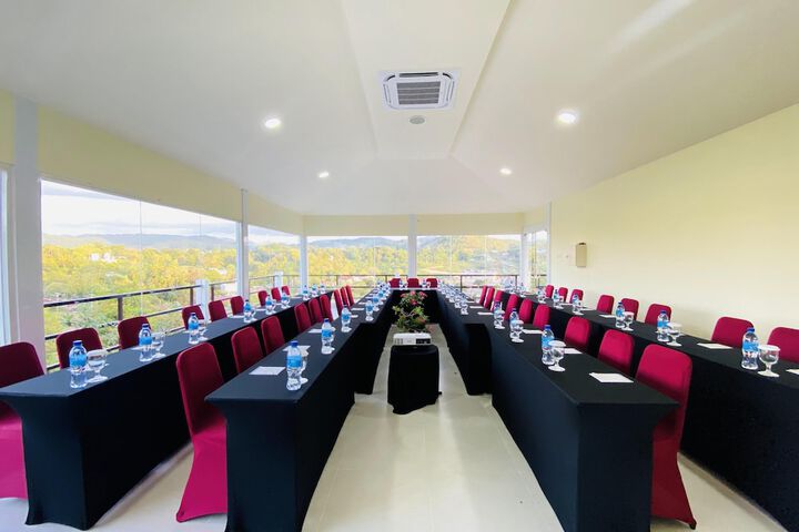 Ballroom/Hall 98 of 125