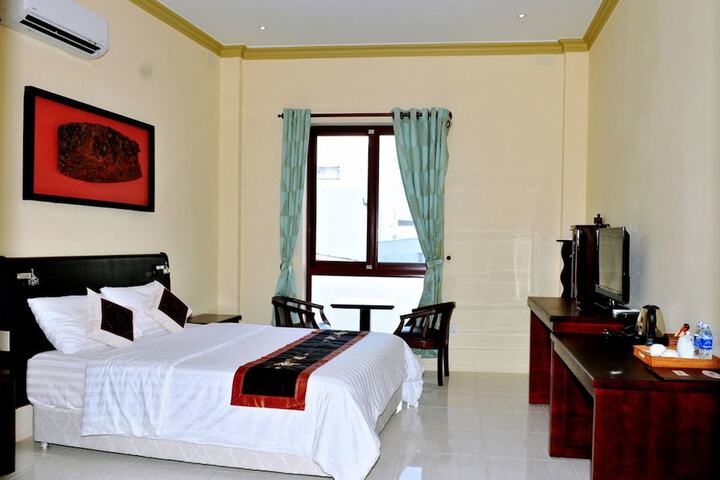 Room 12 of 32