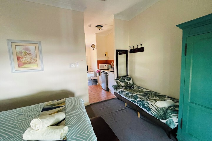 Room 5 of 214