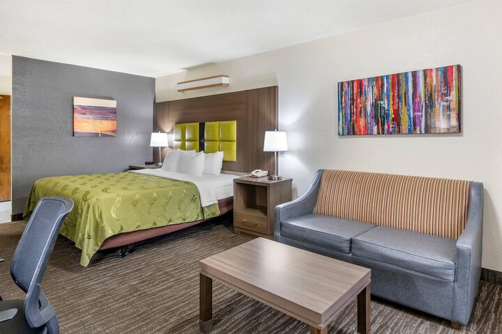 Room 17 of 47