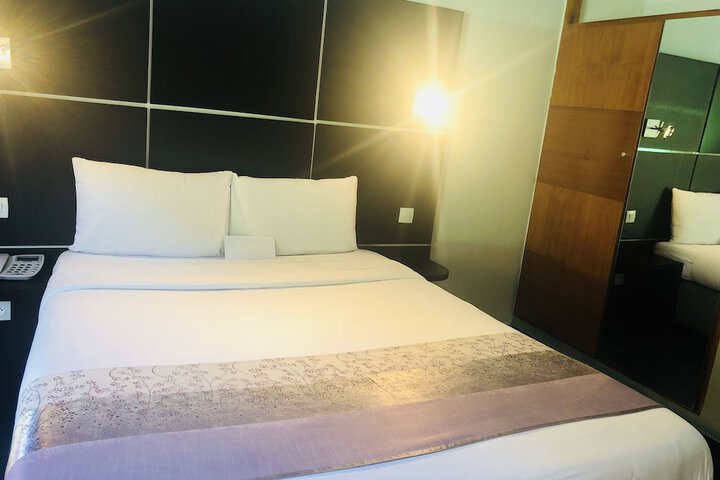Room 17 of 77