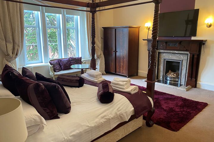 Room 15 of 28