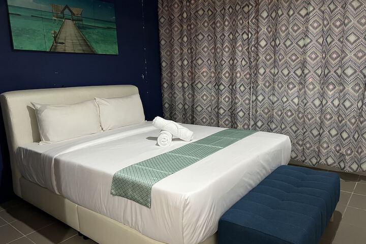 Room 4 of 12