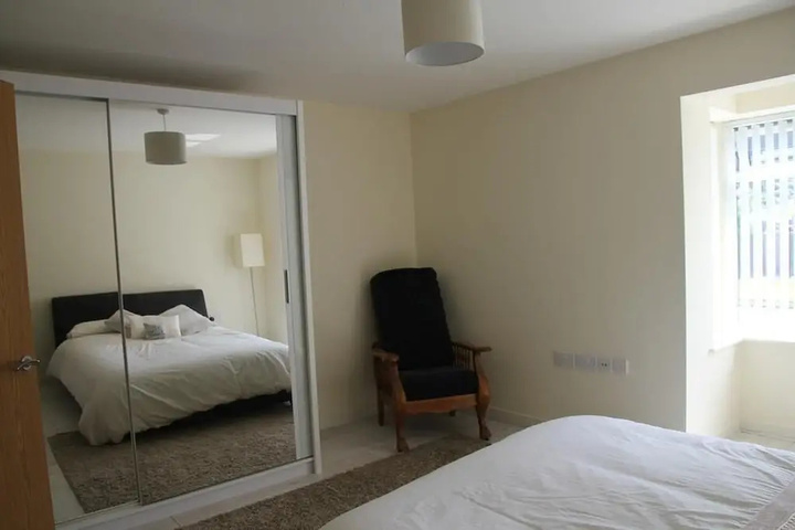 Room 5 of 12