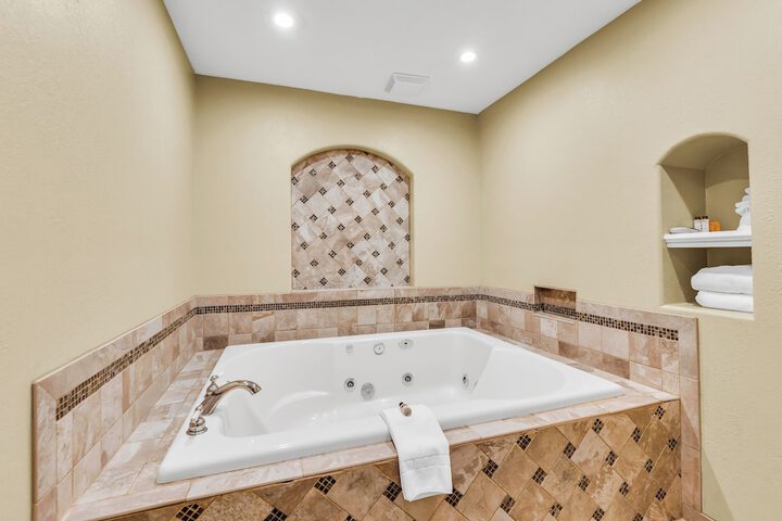 Jetted tub