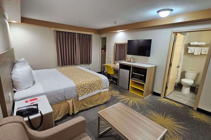1 King Bed (5 of 14)