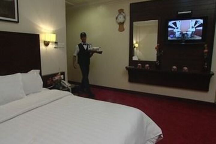 Room 7 of 27