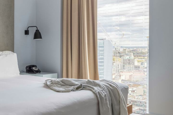 Room 42 of 101