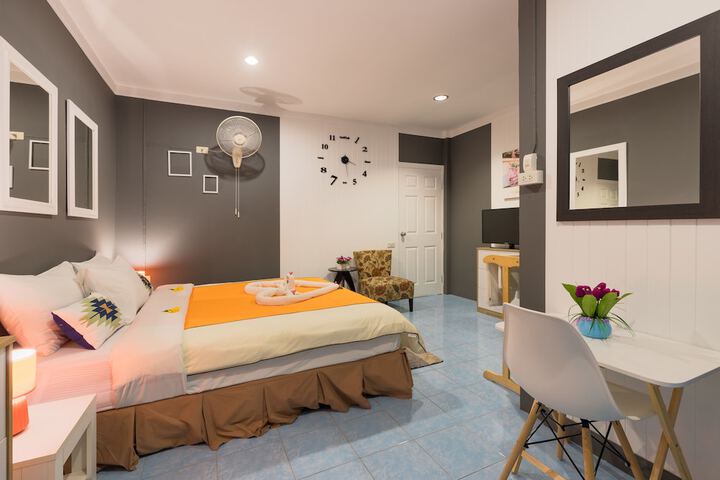 Room 4 of 30
