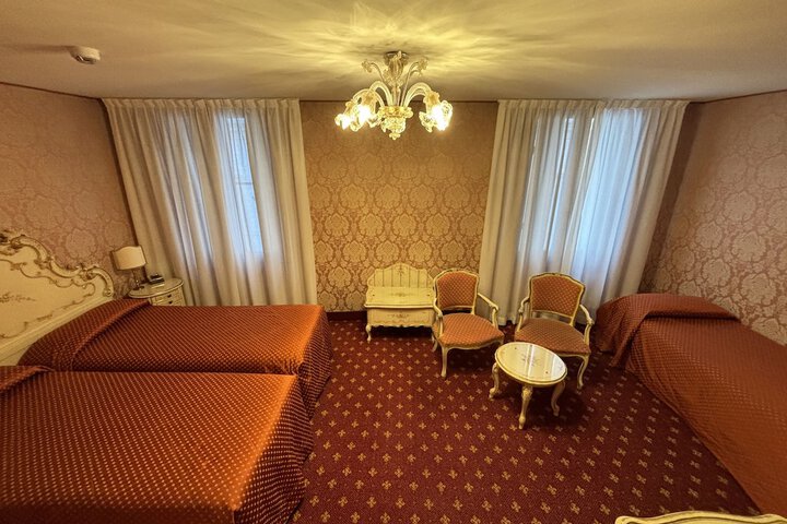 Room 37 of 77