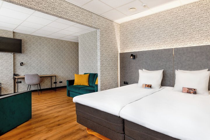 Room 21 of 49