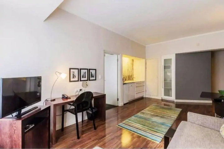 Room 4 of 12