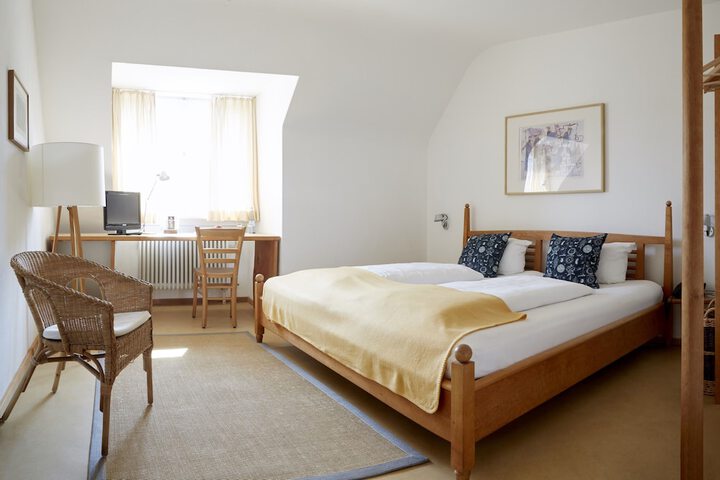 Room 28 of 108