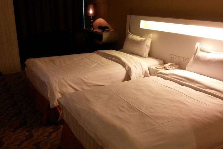 Room 8 of 26