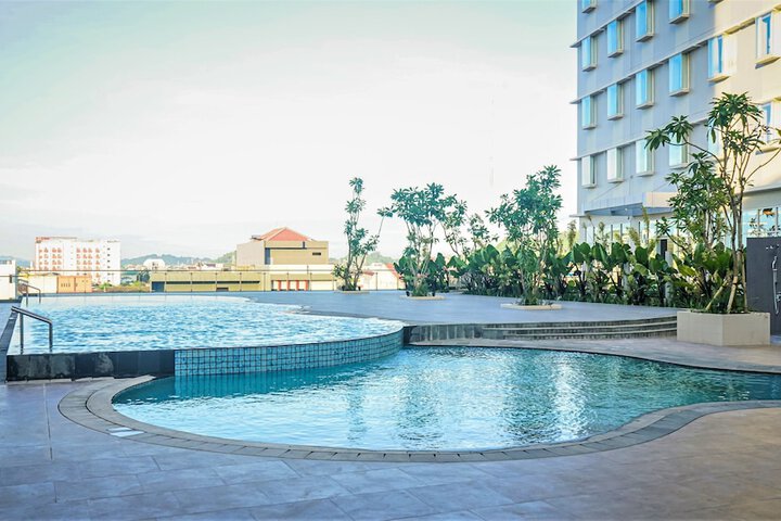 Pool 33 of 86