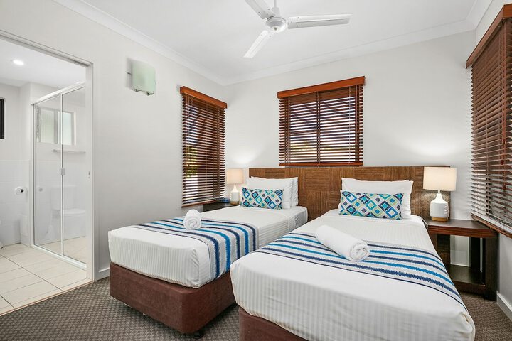 Room 3 of 96