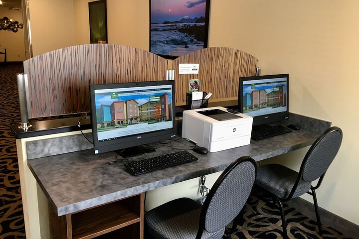 Business Center 27 of 29