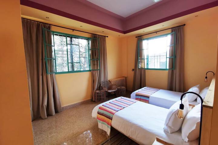 Room 5 of 76