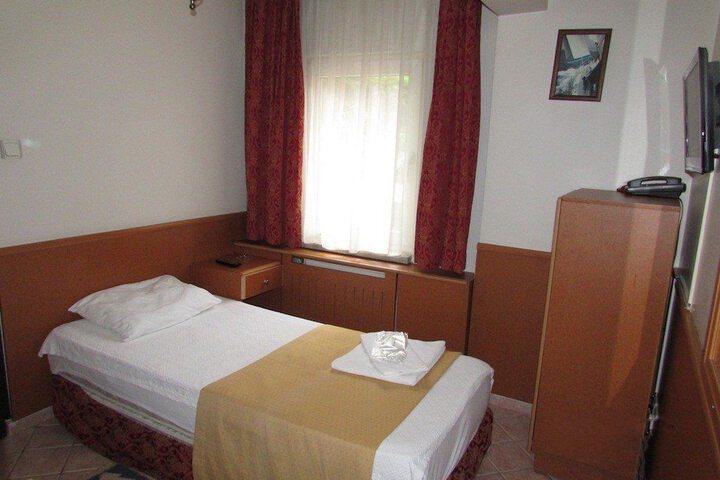 Room 7 of 72