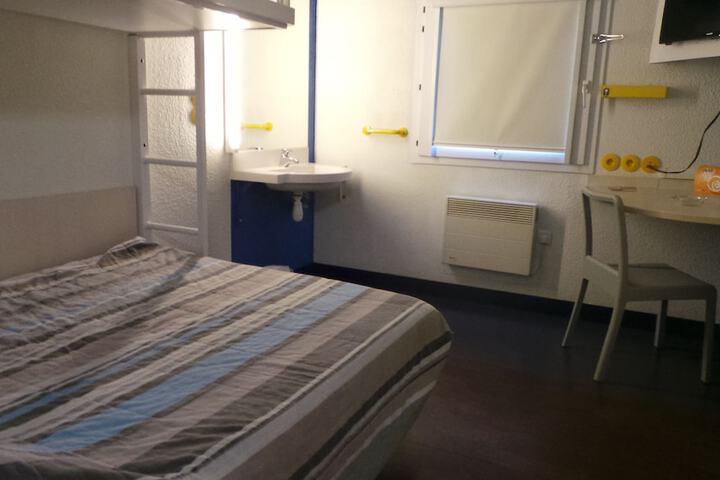 Room 2 of 18