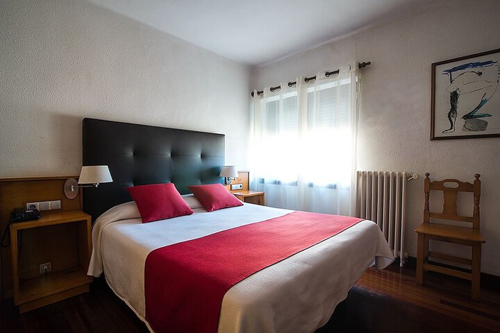 Room 8 of 34