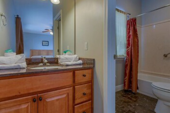 Room 10 of 38