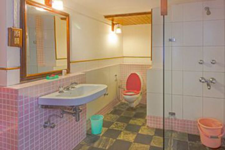 Room 11 of 40