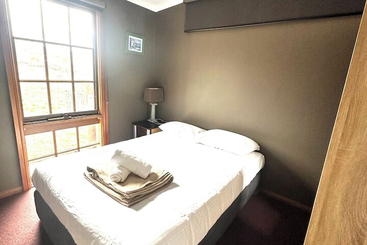 Room 5 of 180