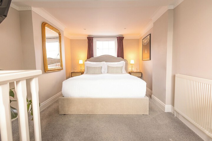 Room 26 of 65